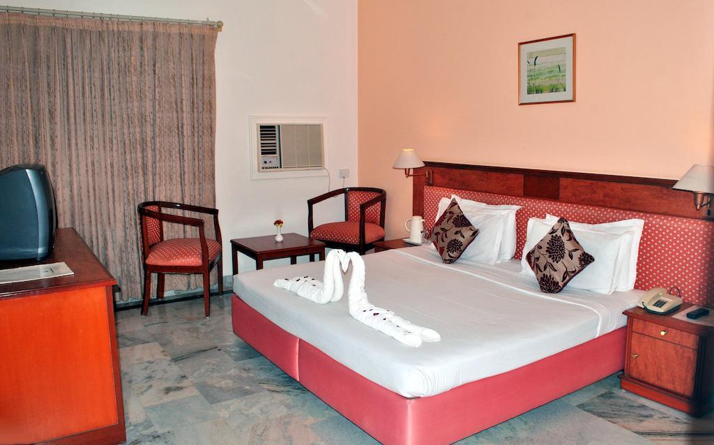 Greenwood Hotel Khajurāho Room photo